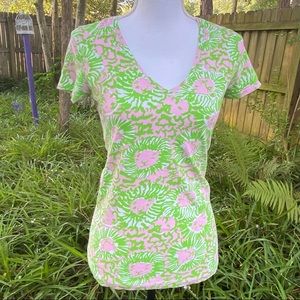 Lilly Pulitzer Lion head print pink and green v neck t shirt women’s small